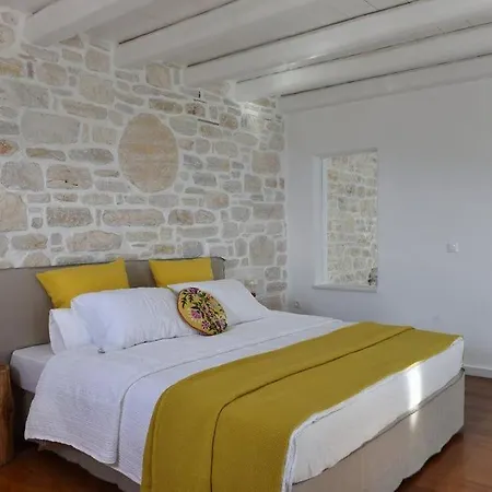 Paros Sleeps 10 Pool Air Con Wifi T478597 * Parikia (Paros)