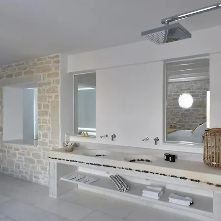 Villa Paros Sleeps 10 Pool Air Con Wifi T478597 Parikia (Paros)