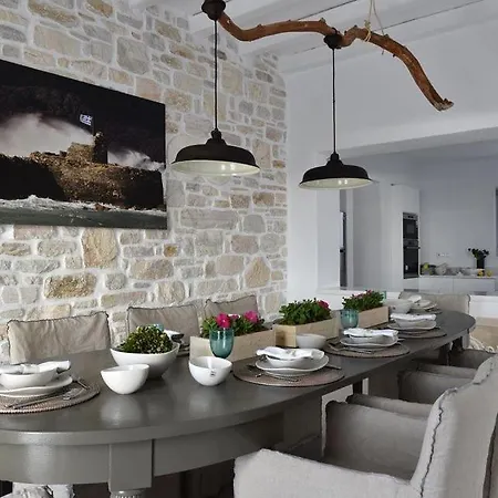 Paros Sleeps 10 Pool Air Con Wifi T478597 Villa